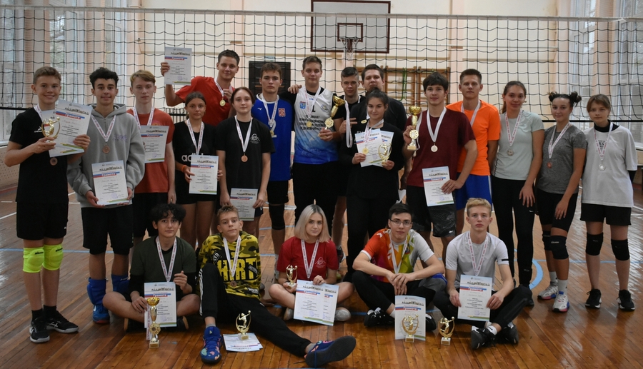 В Гатчине соревновались волейболисты 
